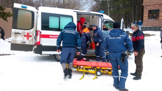 Помощь крымских спасателей понадобилась пятерым любителям тюбинга и лыж