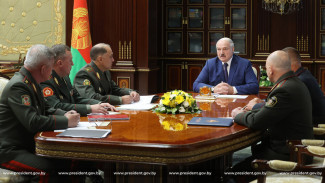 Лукашенко заявил об угрозе со стороны Украины