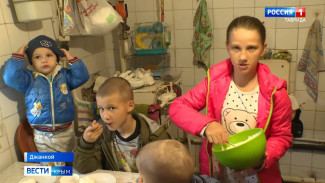 Многодетные семьи в Крыму жалуются на проблемы с социальными выплатами