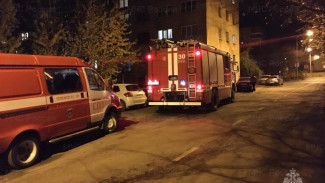 В Севастополе ночью загорелось здание