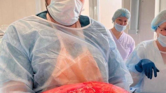 20-киллограмовую опухоль извлекли хирурги из пациента во время операции в Севастополе