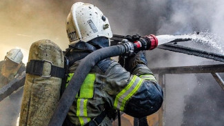 Во время пожара в Феодосии спасли женщину