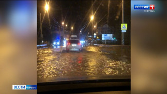 Трассу Симферополь — Ялта затопило ливнем