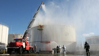 На нефтебазе в Феодосии "загорелся" резервуар с топливом