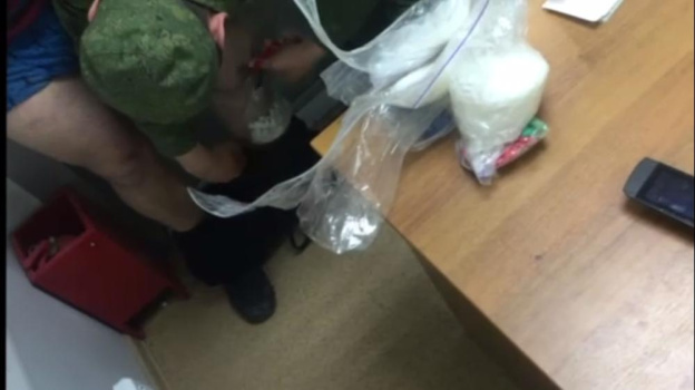 Украинец попытался провезти в Крым наркотики
