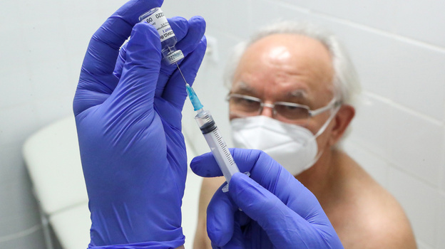 В Крыму поставят в приоритет вакцинацию пожилых людей
