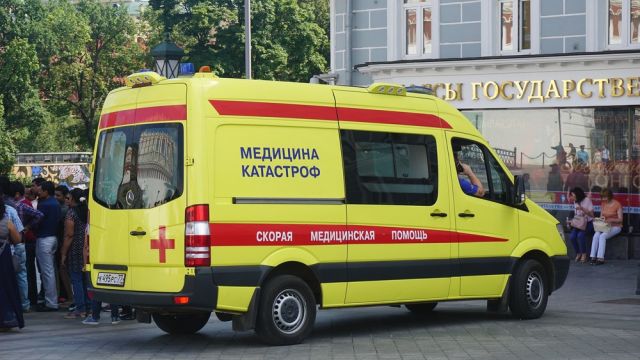 Охранник парковки заблокировал проезд «скорой помощи» в Симферополе