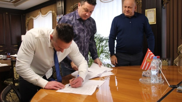 В Керчи впервые подписали соглашение по регулированию трудовых отношений