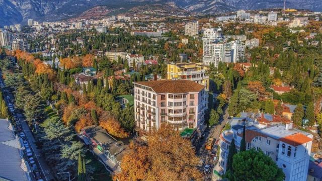 14 крыш многоквартирных домов отремонтируют до конца года в Большой Ялте