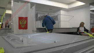 В Севастополе открылись участки для голосования на референдумах