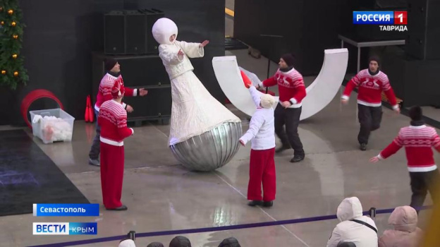 На гастроли в Крым приехал московский антикварный цирк