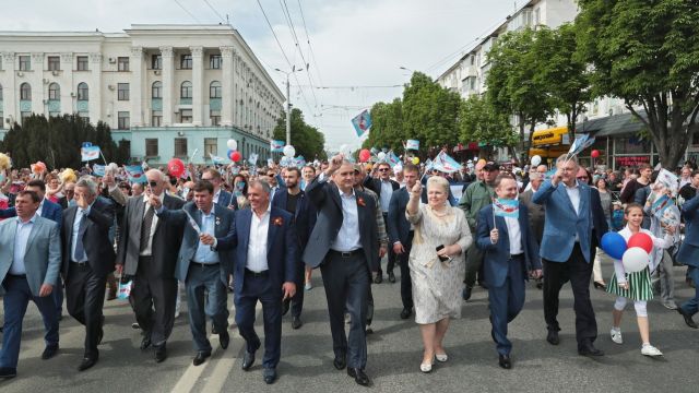 Аксёнов поздравил крымчан с 1 Мая