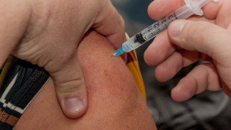 Крымчанам запретили одновременно прививаться от гриппа и COVID-19