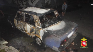 Три автомобиля подожгли в Симферополе ночью (ВИДЕО)