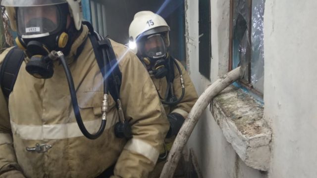 На пожаре в Керчи спасли человека