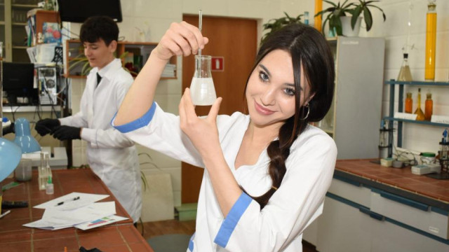 Крымские школьники стали участниками Большой олимпиады по химии 