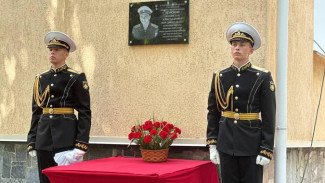 Мемориальную табличку в память о Герое России установили в Симферополе