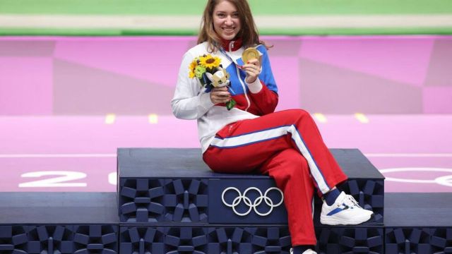 Бацарашкина раскрыла секрет своего медальона с котом