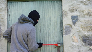 Правоохранители задержали вора-домушника, который три месяца "обчищал" дома в Мирном