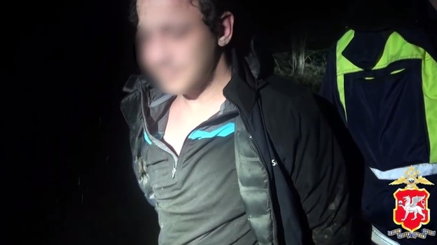 В Крыму полицейские задержали пьяного водителя иномарки с наркотиками и фальшивыми деньгами