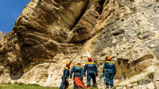 Крымские спасатели учат туристов ходить в горы по правилам
