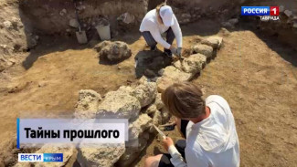 В Крыму при раскопках обнаружили необычный фрагмент надписи на камне