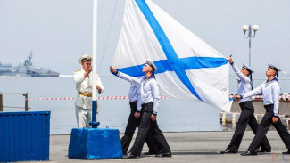 12 июня 1997 г над кораблями Черноморского флота были подняты Андреевские флаги