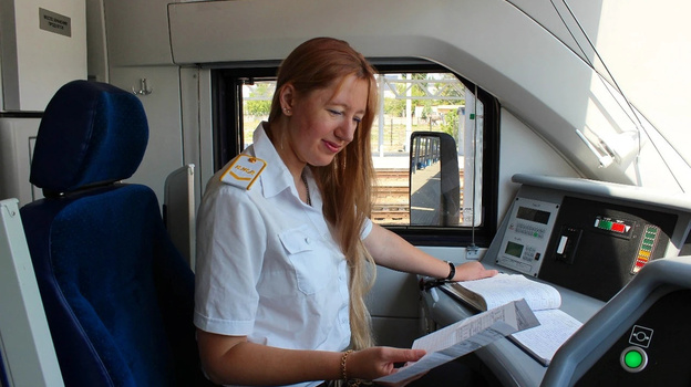 Первая женщина стала помощником машиниста на Крымской железной дороге