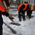 Симферопольские коммунальщики устраняют последствия ночного снегопада