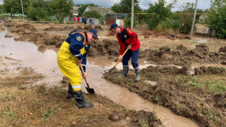 МЧС делятся кадрами ликвидации последствий подтопления в Джанкойском районе