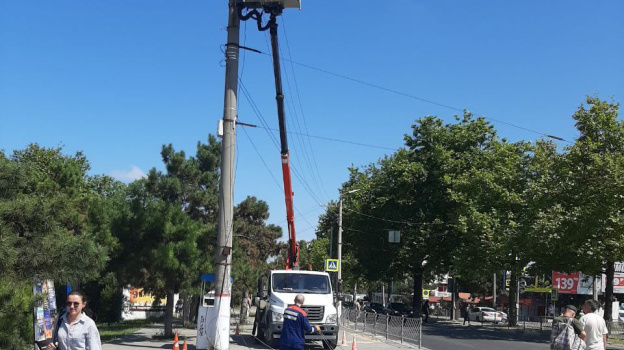 В Севастополе восстанавливают опору электрической сети