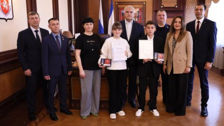 Юных крымчан наградили медалью Совета Федерации
