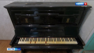 В Ливадийском дворце опровергли принадлежность Романовым пианино из соцсетей