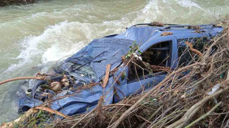 В реку Коккозка смыло ещё один автомобиль