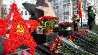 В Симферополе в День вывода войск из Афганистана почтили память героев