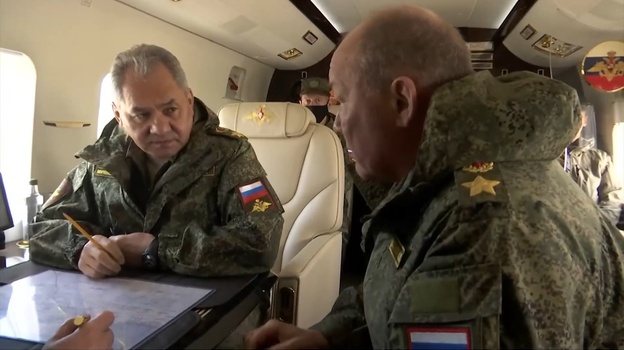 Шойгу облетел районы дислокации войск и техники в Крыму (ВИДЕО)