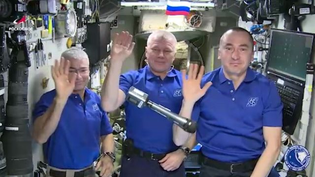 Космонавты Роскосмоса и NASA поздравили землян с Днём Победы