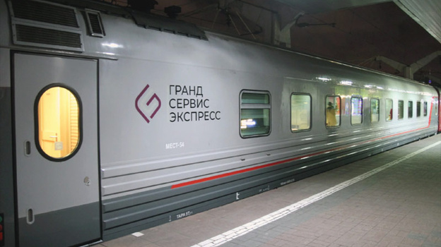 Два фирменных поезда отменили из Крыма на материк и обратно