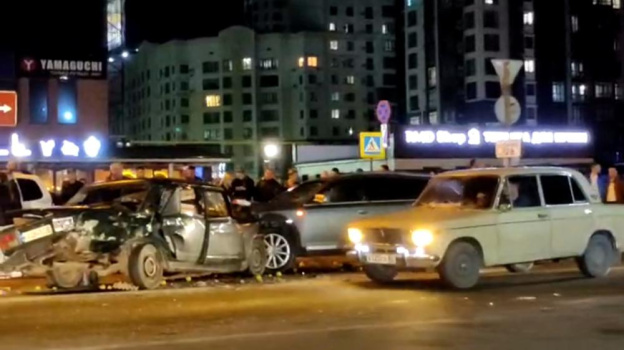 На Евпаторийском шоссе в Симферополе столкнулись несколько машин [ВИДЕО]