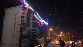 Актуальная информация с места ДТП с грузовиком в Симферополе 