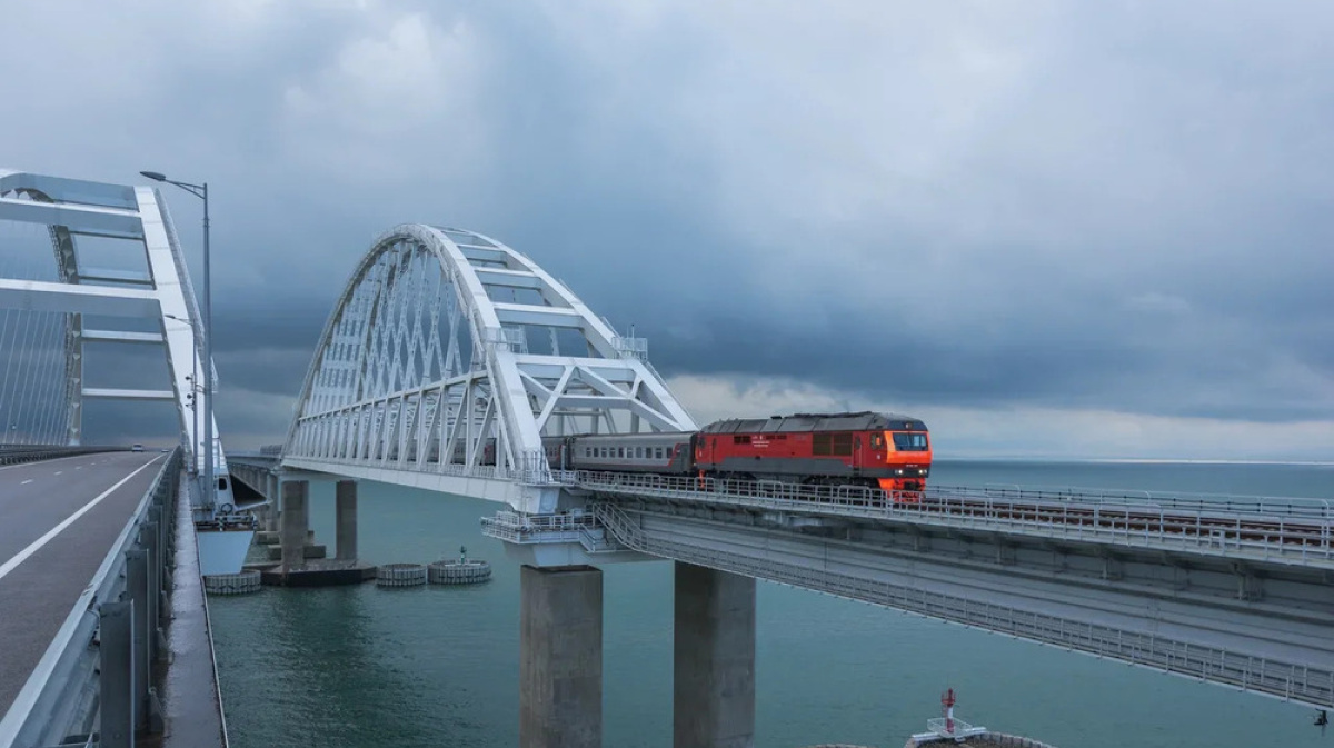 Поезд Таврия Крымский мост