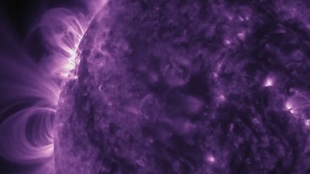 Сильные вспышки возобновились на Солнце после двухнедельного перерыва 