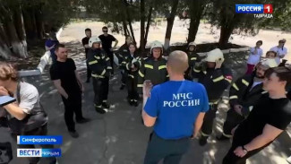 Крымские пожарные устроили для журналистов испытание стихией