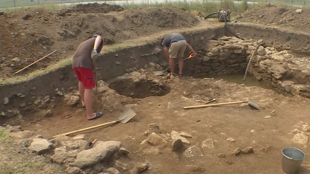 Археологи в Крыму изучают затопленный древнегреческий город Акра