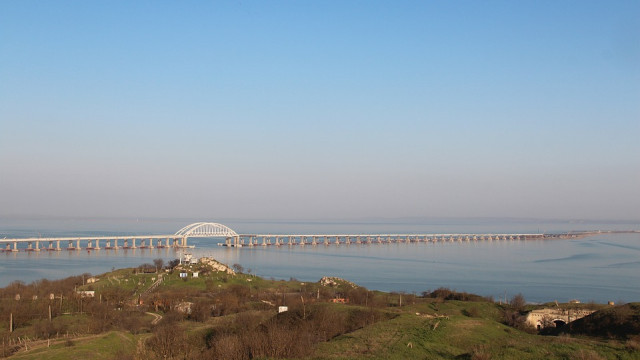По Крымскому мосту возможно ограничение движения на три дня