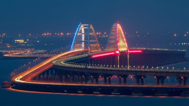 Новогодний трафик по Крымскому мосту вырос на 12%