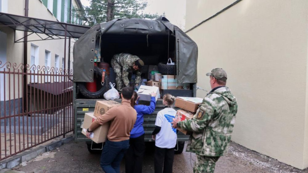 Два КАМАЗа гуманитарной помощи отправили на фронт жители Ялты
