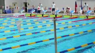 В Симферополе проходят соревнования по плаванию, приуроченные к 80-летию Великой Победы