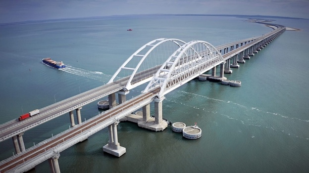 Угрозы с воды, земли и воздуха не страшны Крымскому мосту