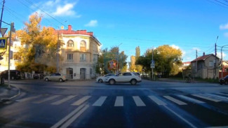 Машина сбила несовершеннолетнего мопедиста в Севастополе